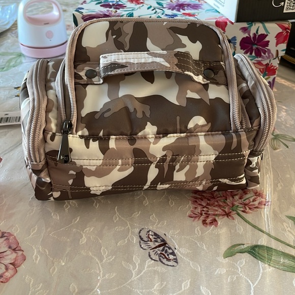 Camouflage Brown Lug trolley cosmetic bag - Picture 3 of 5